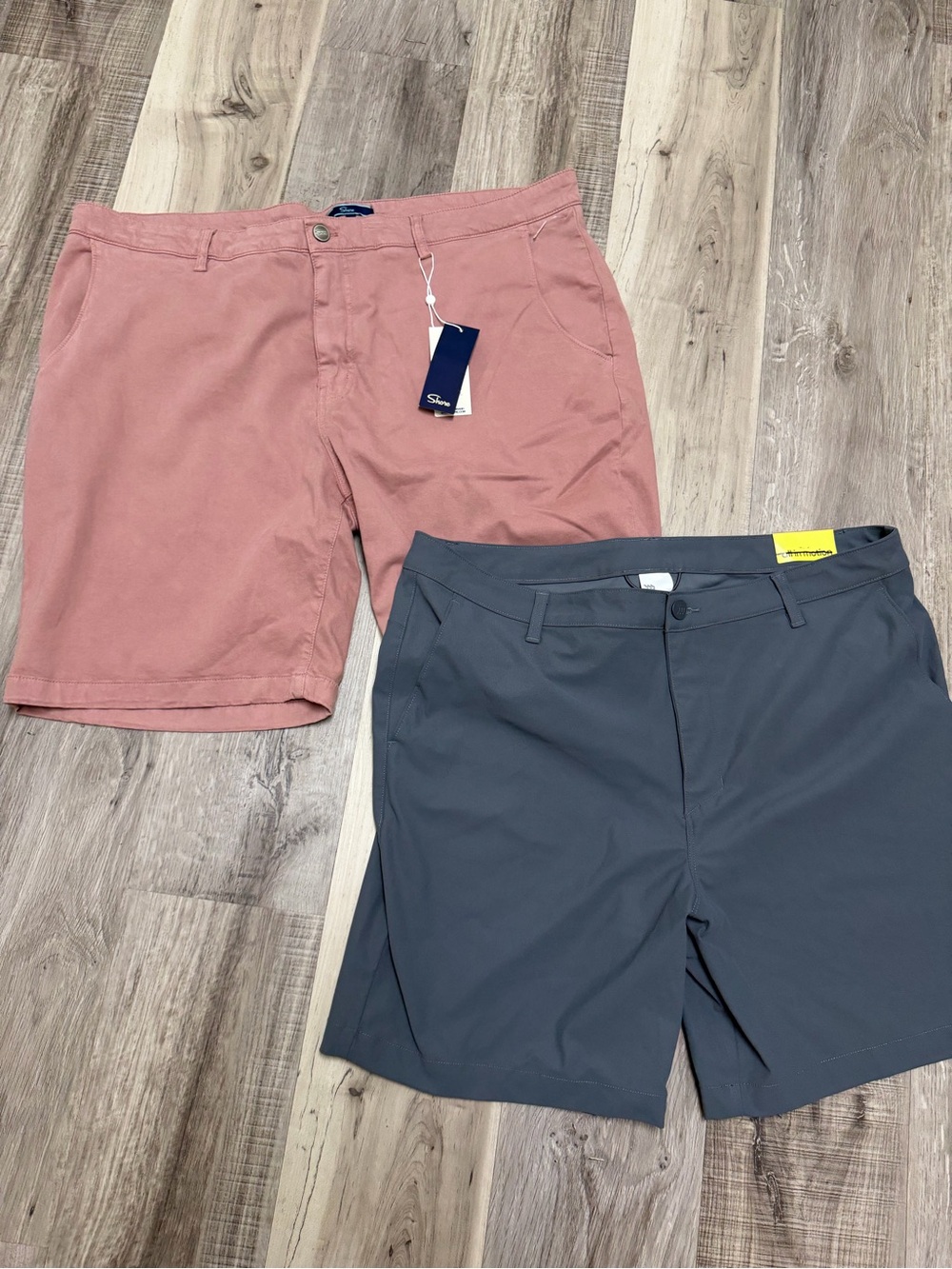 Southern Tide Men's Rose and Charcoal Flat Front Shorts